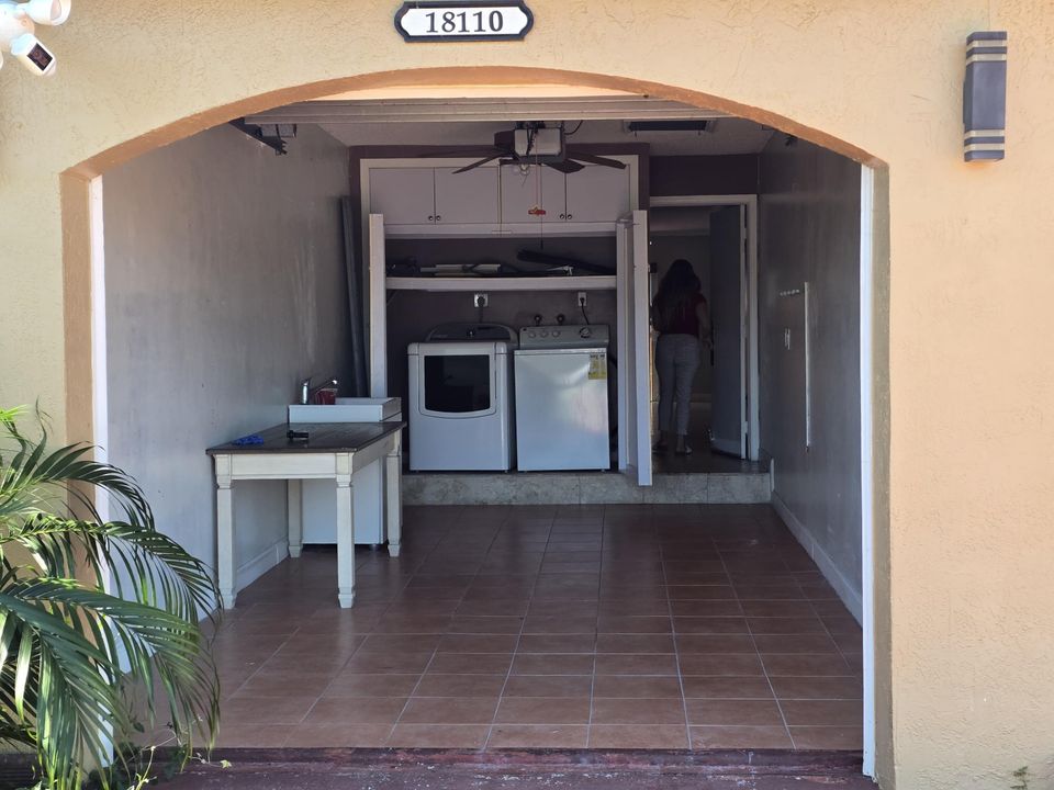 For Rent: $2,900 (3 beds, 1 baths, 1925 Square Feet)