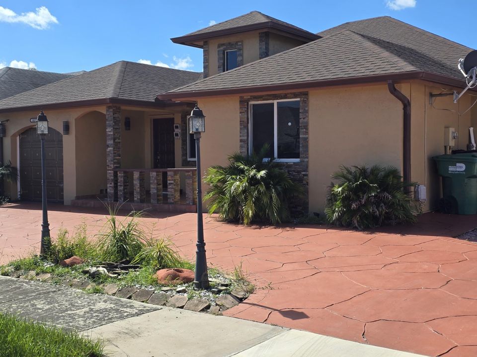 For Rent: $2,900 (3 beds, 1 baths, 1925 Square Feet)