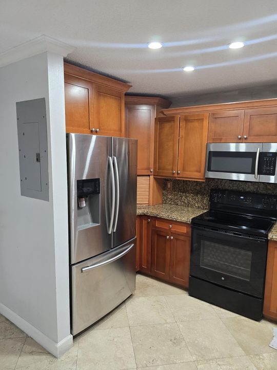 For Rent: $2,900 (3 beds, 1 baths, 1925 Square Feet)