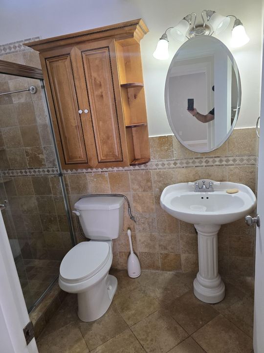 For Rent: $2,900 (3 beds, 1 baths, 1925 Square Feet)