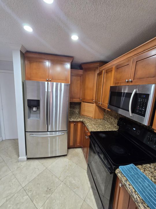 For Rent: $2,900 (3 beds, 1 baths, 1925 Square Feet)