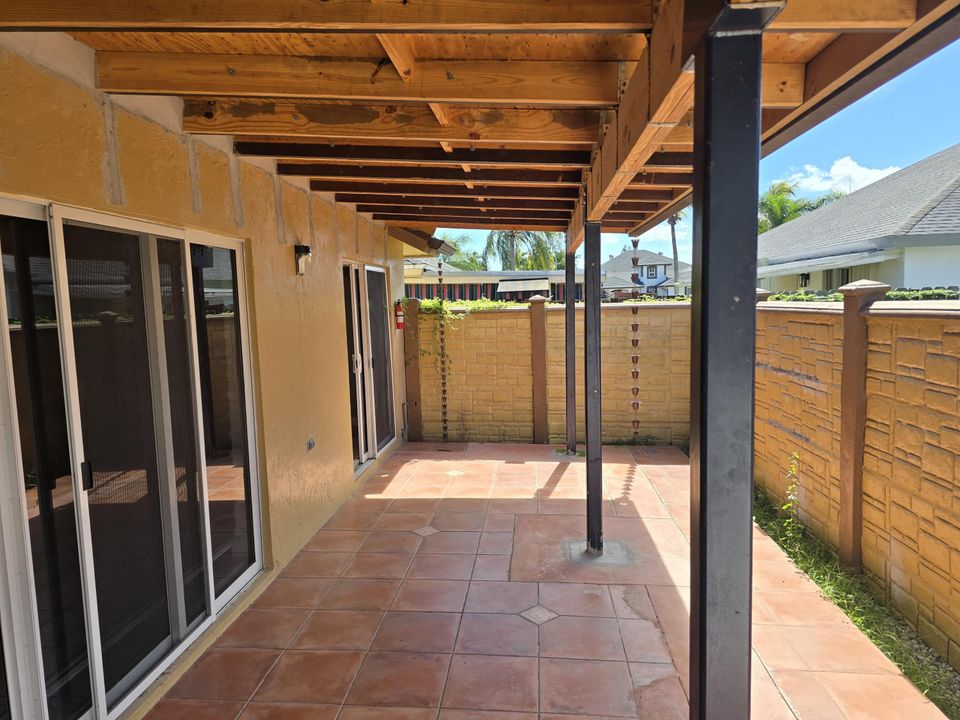 For Rent: $2,900 (3 beds, 1 baths, 1925 Square Feet)