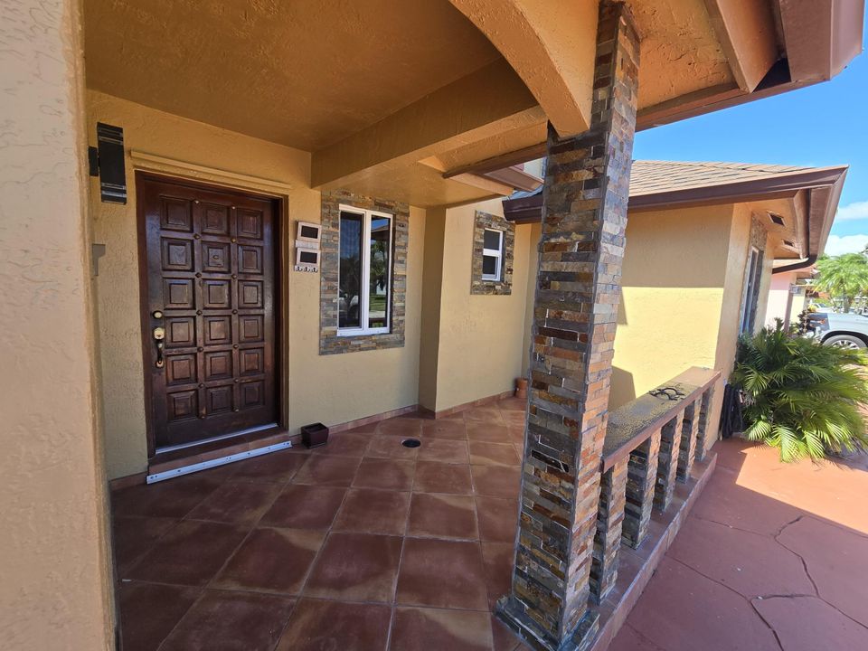 For Rent: $2,900 (3 beds, 1 baths, 1925 Square Feet)