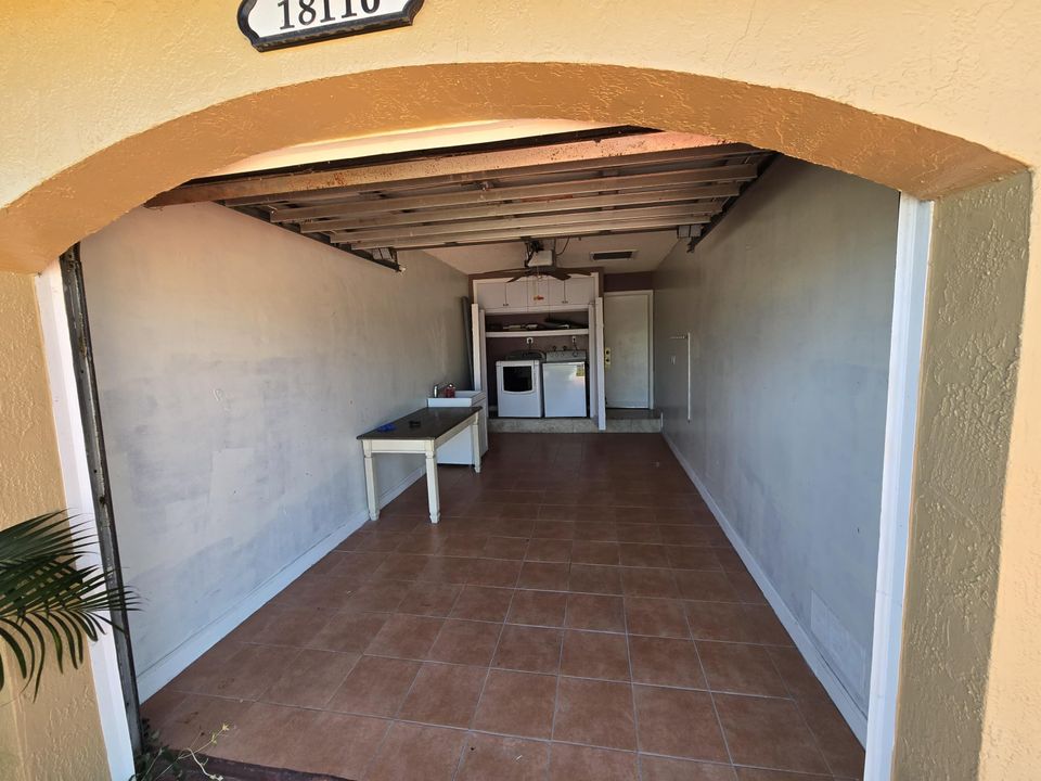 For Rent: $2,900 (3 beds, 1 baths, 1925 Square Feet)