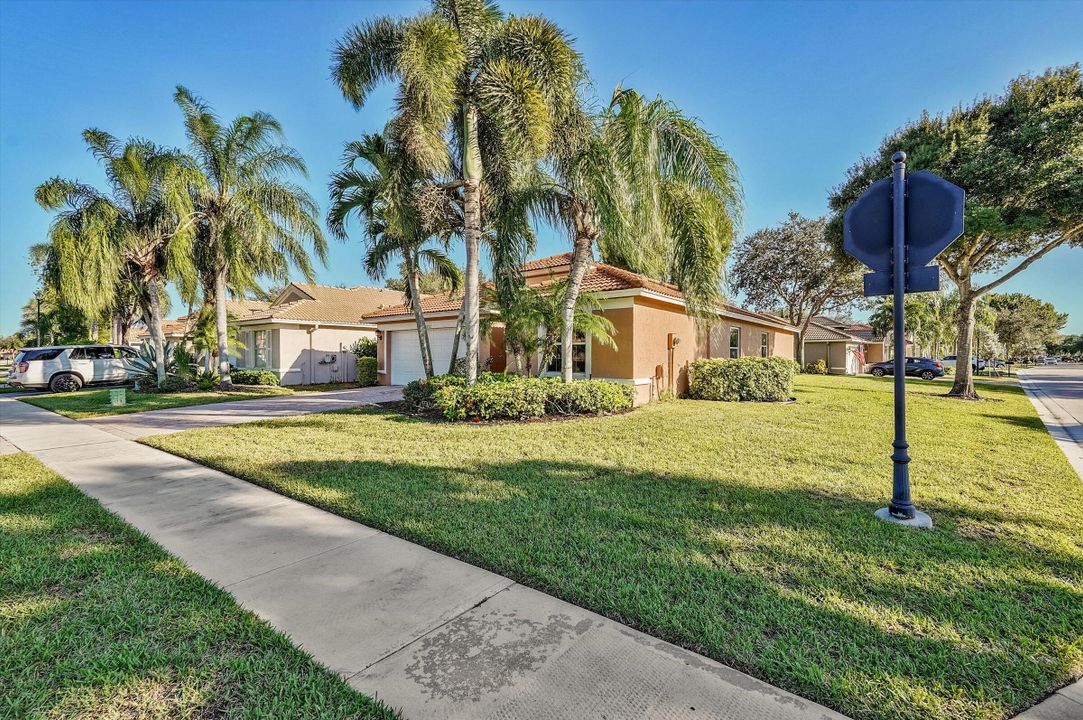 For Sale: $449,999 (3 beds, 2 baths, 1798 Square Feet)