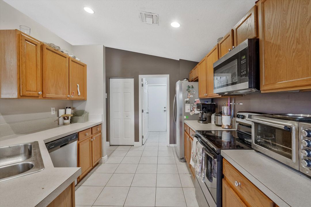 For Sale: $449,999 (3 beds, 2 baths, 1798 Square Feet)