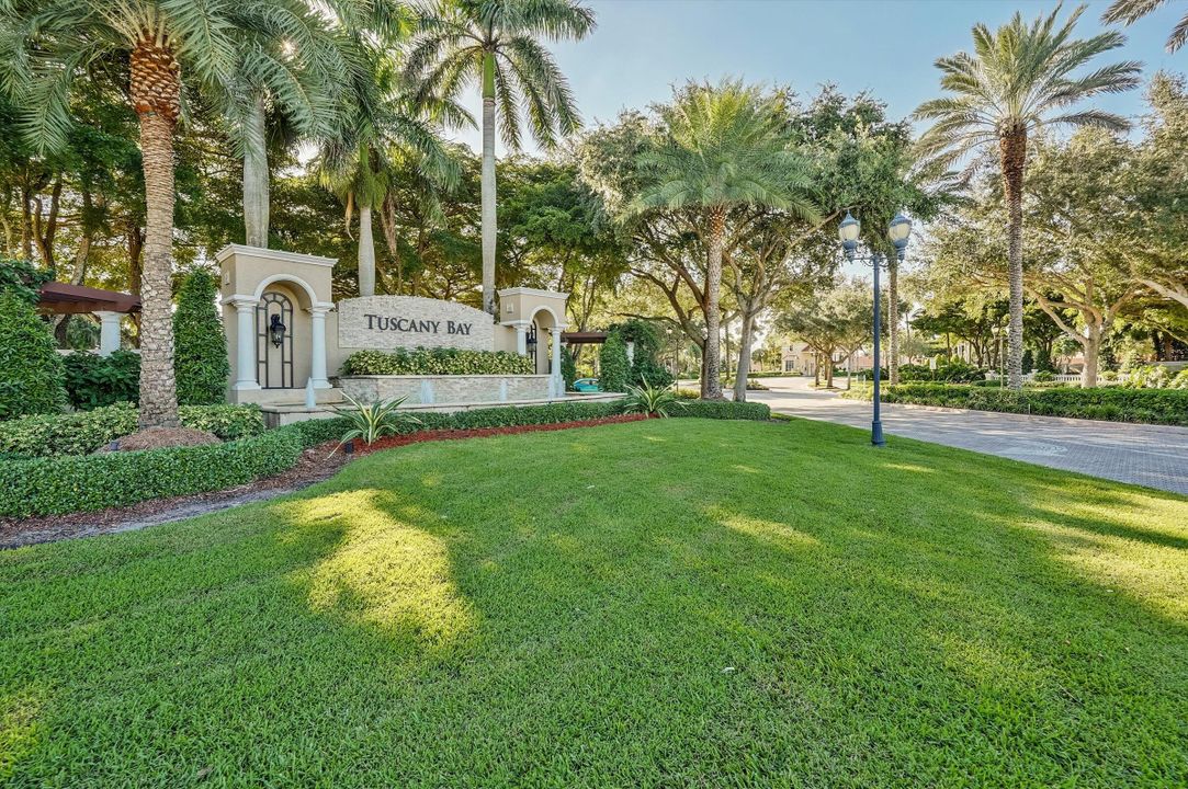 For Sale: $449,999 (3 beds, 2 baths, 1798 Square Feet)