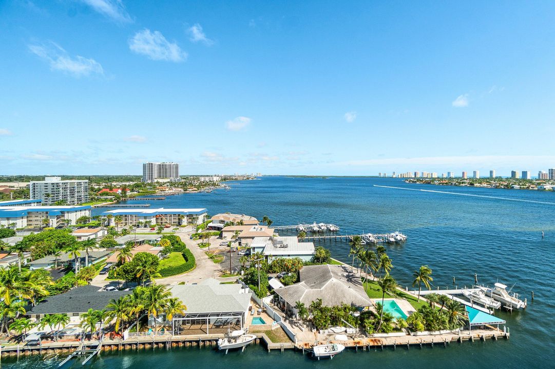 For Sale: $675,000 (2 beds, 2 baths, 1575 Square Feet)