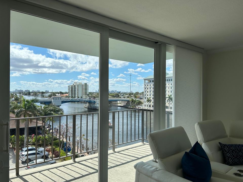 For Sale: $550,000 (2 beds, 2 baths, 1400 Square Feet)