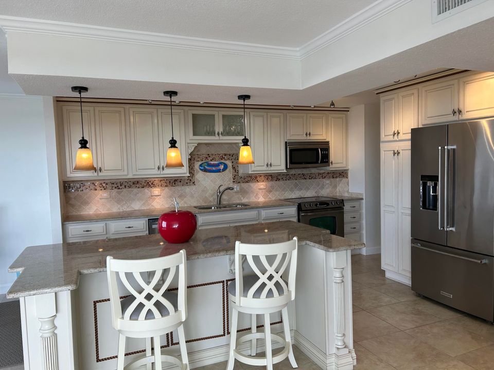 For Sale: $550,000 (2 beds, 2 baths, 1400 Square Feet)