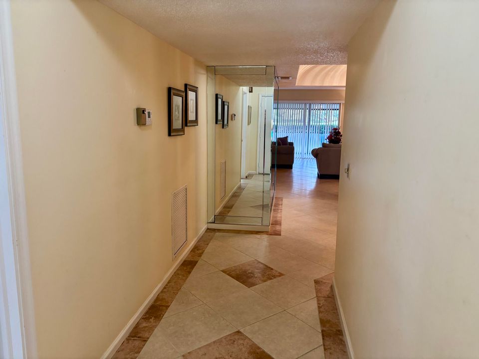 Active With Contract: $125,000 (2 beds, 2 baths, 1237 Square Feet)
