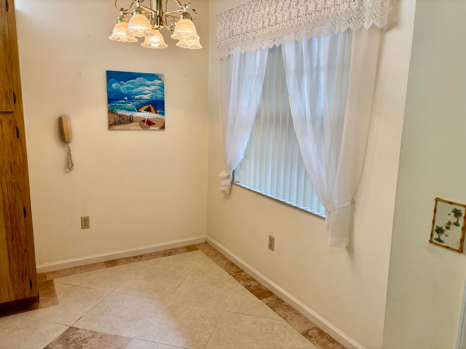 Active With Contract: $125,000 (2 beds, 2 baths, 1237 Square Feet)