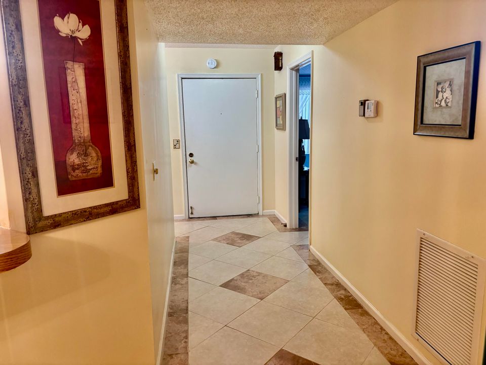 Active With Contract: $125,000 (2 beds, 2 baths, 1237 Square Feet)