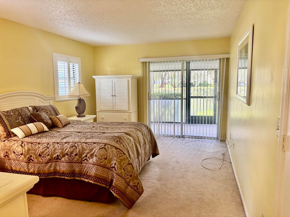 Active With Contract: $125,000 (2 beds, 2 baths, 1237 Square Feet)