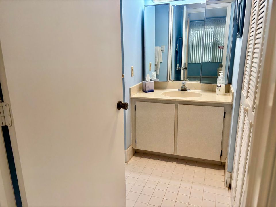 Active With Contract: $125,000 (2 beds, 2 baths, 1237 Square Feet)