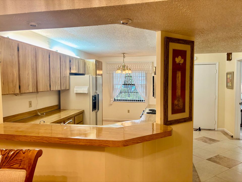 Active With Contract: $125,000 (2 beds, 2 baths, 1237 Square Feet)