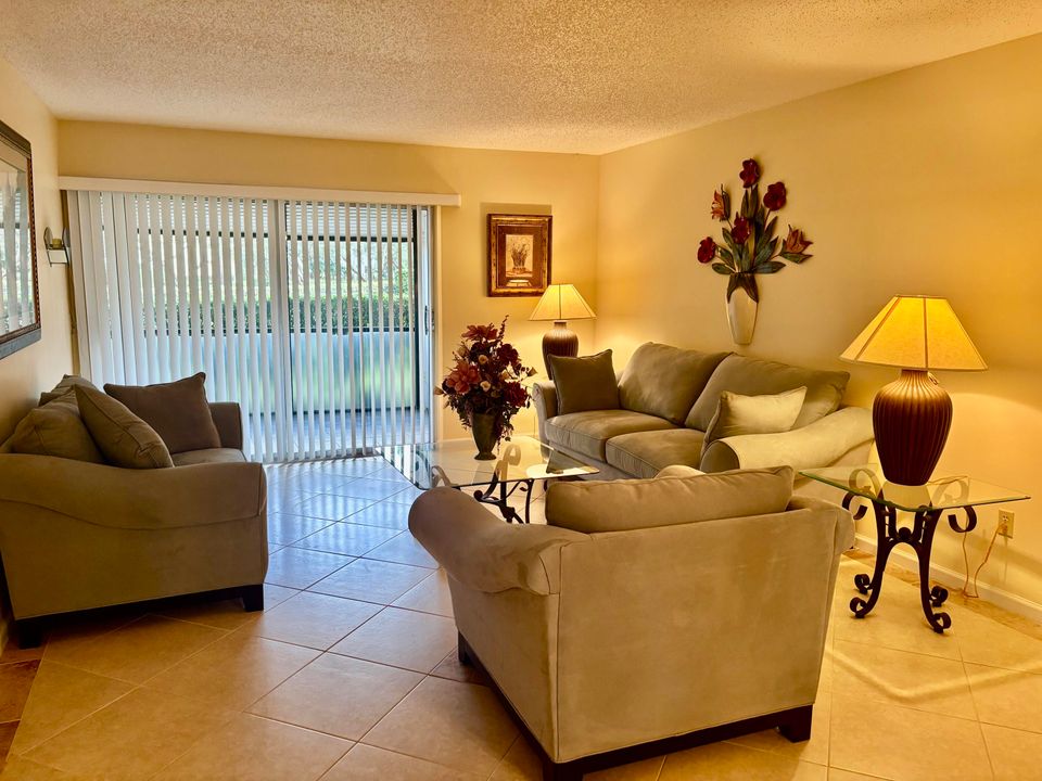 Active With Contract: $125,000 (2 beds, 2 baths, 1237 Square Feet)