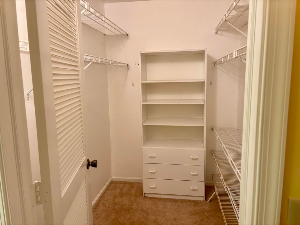 Active With Contract: $125,000 (2 beds, 2 baths, 1237 Square Feet)