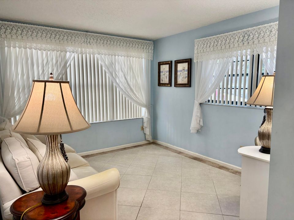 Active With Contract: $125,000 (2 beds, 2 baths, 1237 Square Feet)