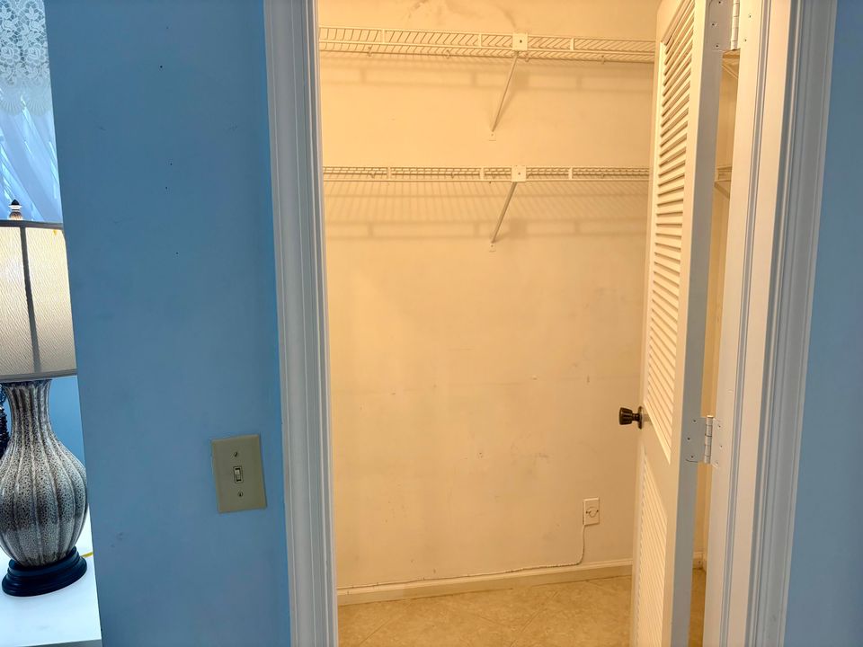 Active With Contract: $125,000 (2 beds, 2 baths, 1237 Square Feet)