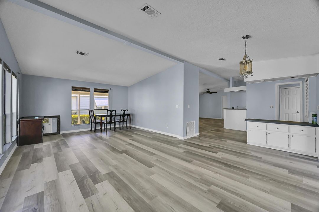 En Venta: $230,000 (2 camas, 2 baños, 1560 Pies cuadrados)