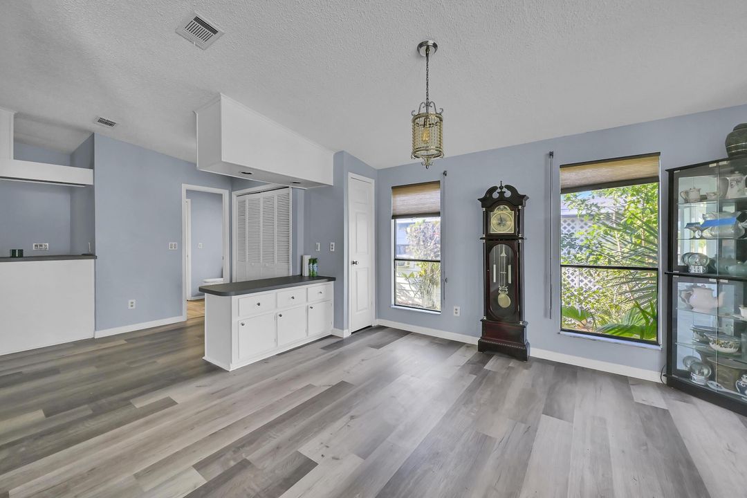 En Venta: $230,000 (2 camas, 2 baños, 1560 Pies cuadrados)