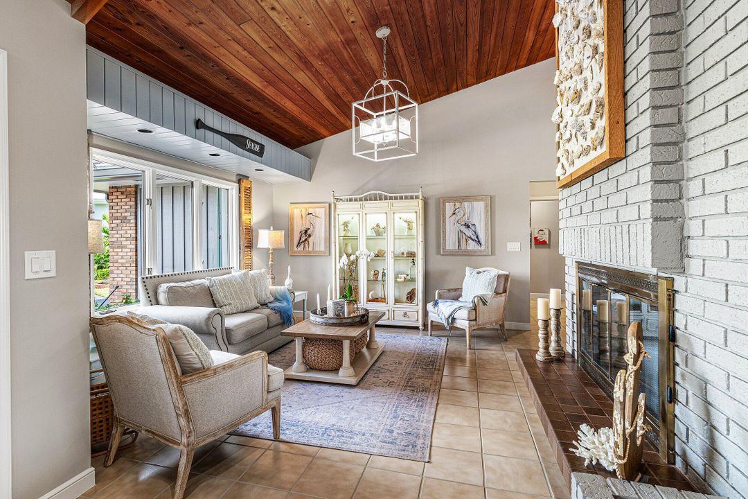 For Sale: $1,850,000 (4 beds, 3 baths, 3907 Square Feet)