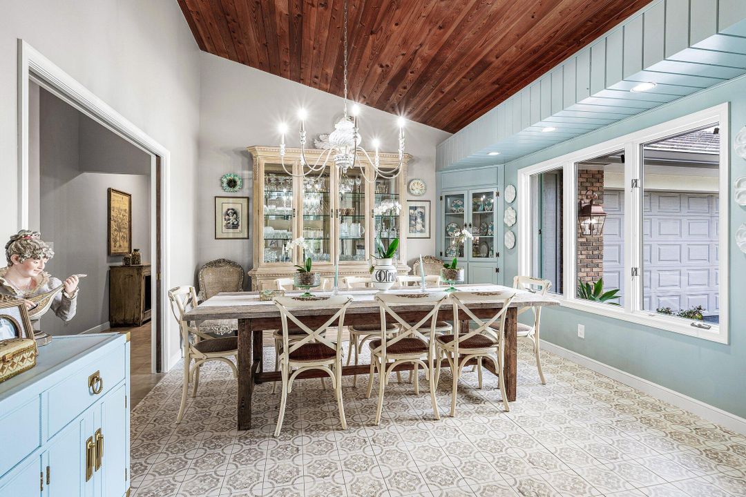 For Sale: $1,850,000 (4 beds, 3 baths, 3907 Square Feet)