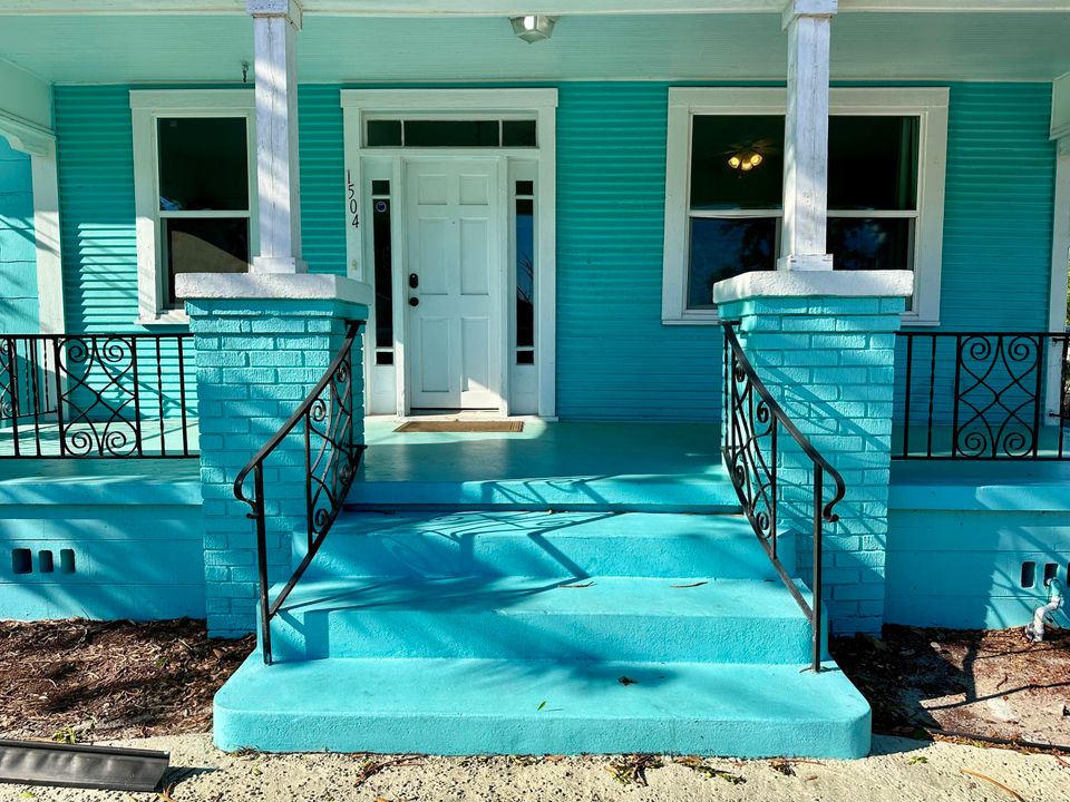 For Rent: $2,900 (3 beds, 2 baths, 1108 Square Feet)