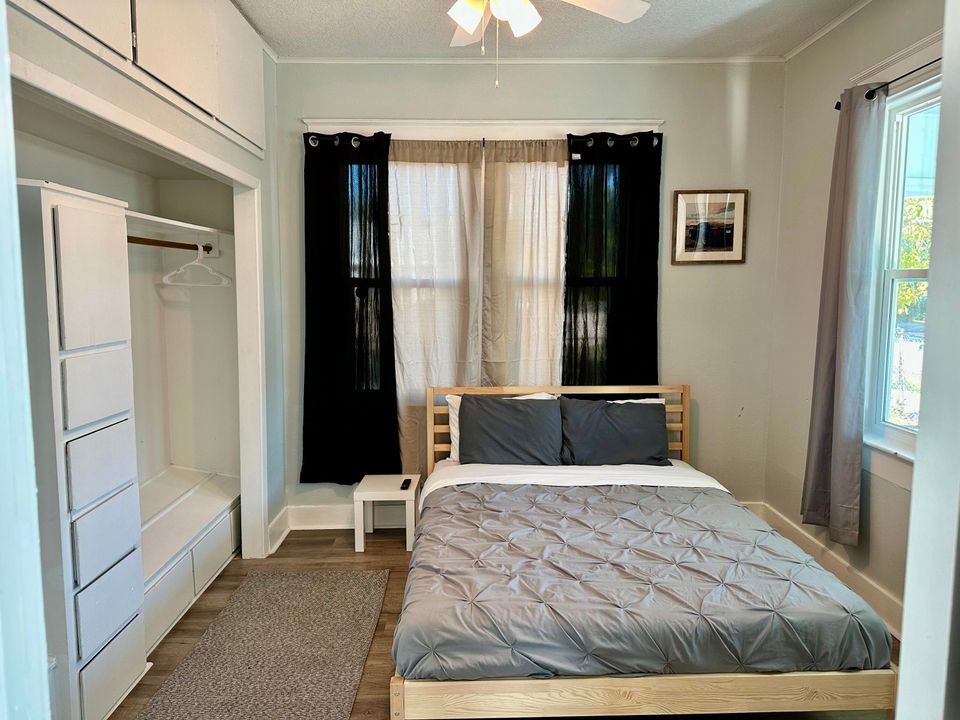 For Rent: $2,900 (3 beds, 2 baths, 1108 Square Feet)