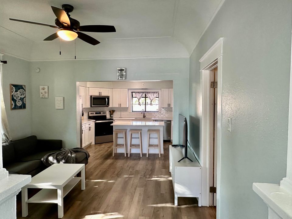 For Rent: $2,900 (3 beds, 2 baths, 1108 Square Feet)