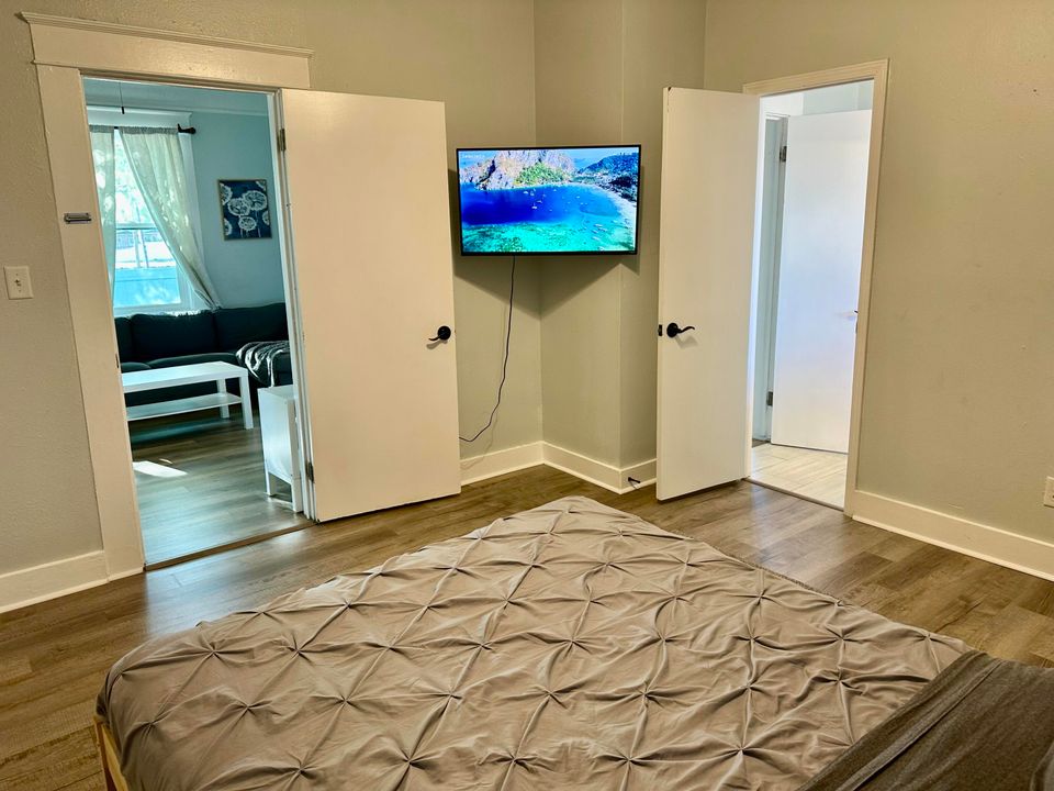 For Rent: $2,900 (3 beds, 2 baths, 1108 Square Feet)