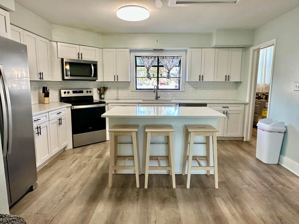 For Rent: $2,900 (3 beds, 2 baths, 1108 Square Feet)