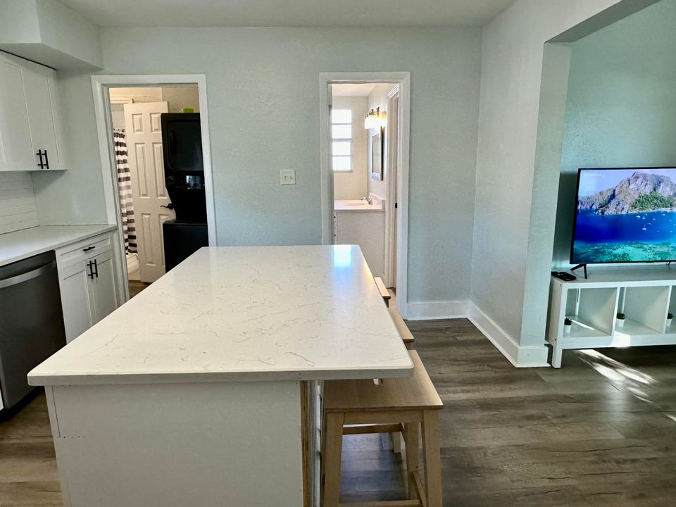 For Rent: $2,900 (3 beds, 2 baths, 1108 Square Feet)