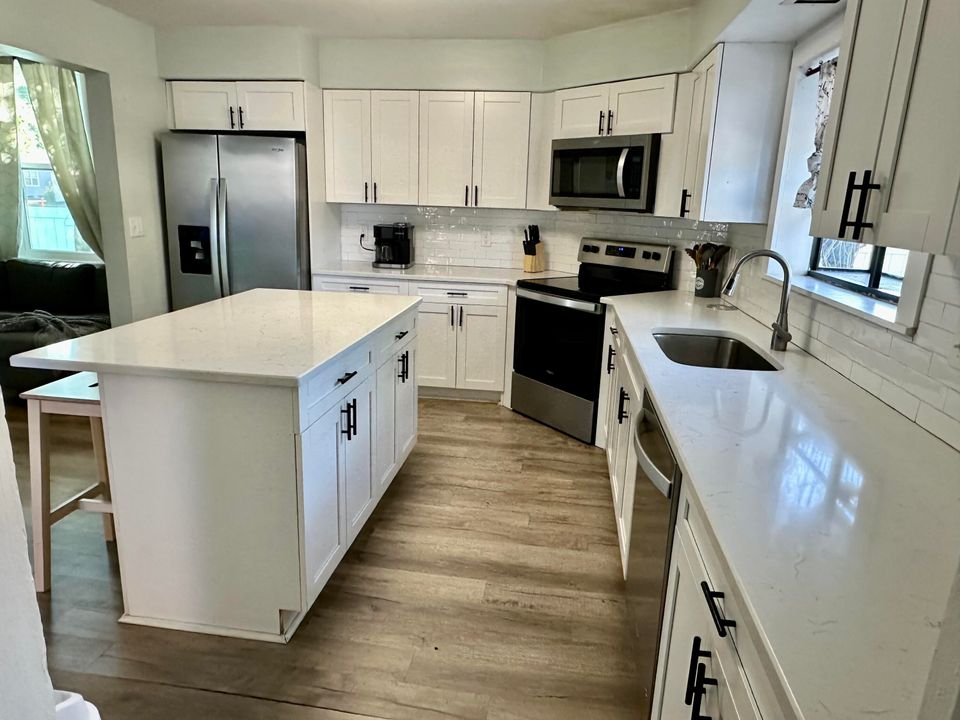 For Rent: $2,900 (3 beds, 2 baths, 1108 Square Feet)