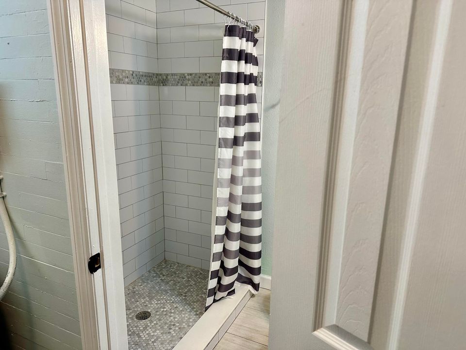 For Rent: $2,900 (3 beds, 2 baths, 1108 Square Feet)