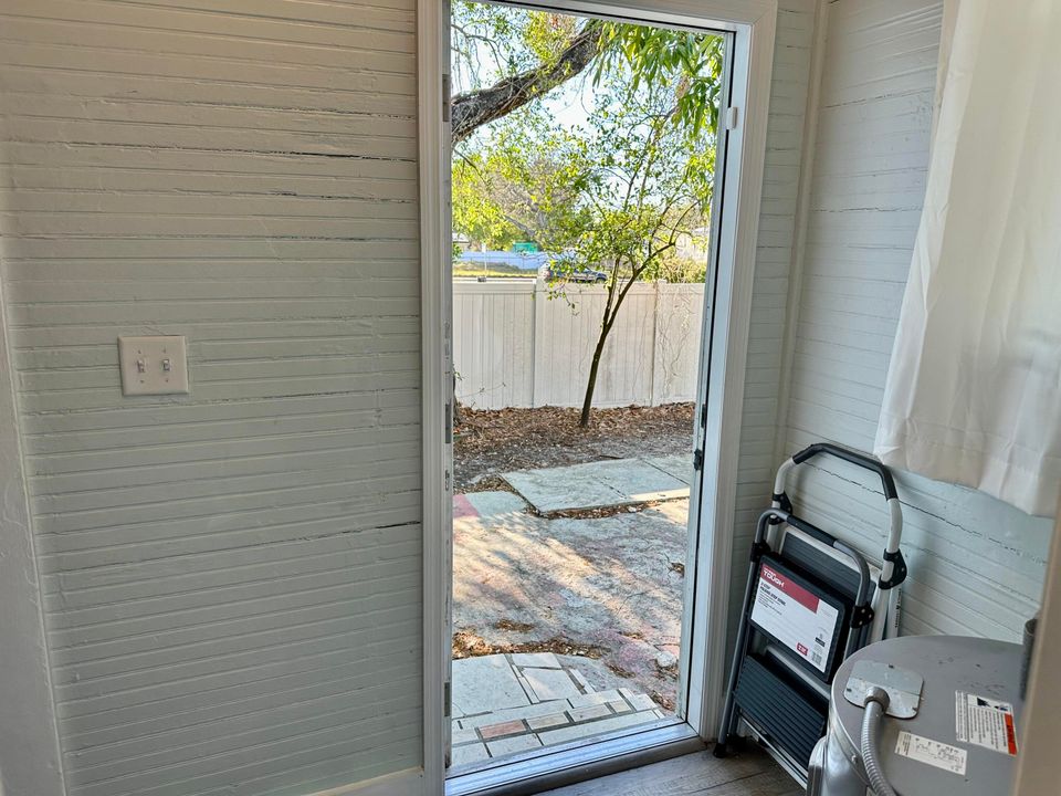 For Rent: $2,900 (3 beds, 2 baths, 1108 Square Feet)