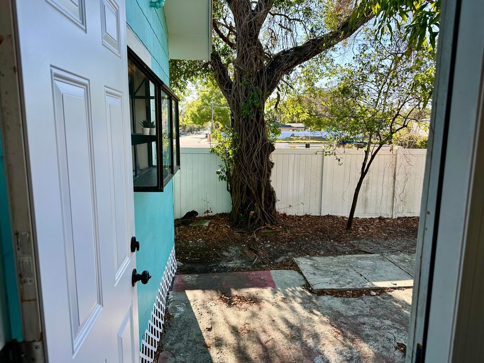 For Rent: $2,900 (3 beds, 2 baths, 1108 Square Feet)