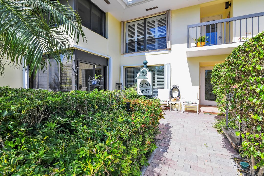 For Sale: $585,000 (3 beds, 2 baths, 1958 Square Feet)