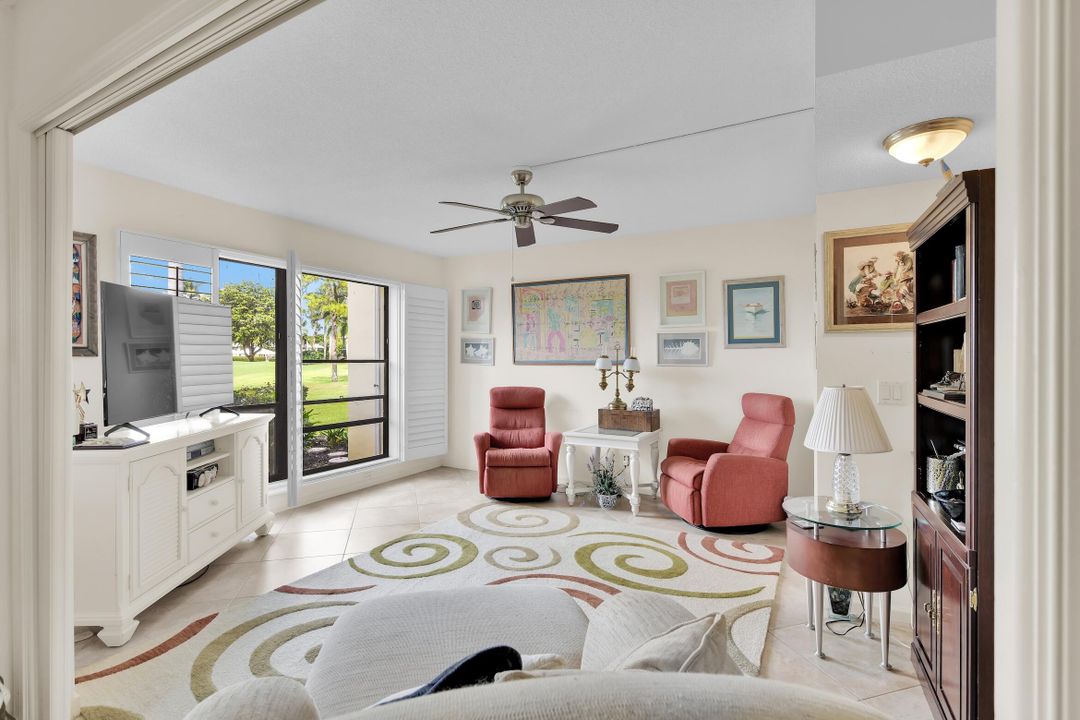 For Sale: $585,000 (3 beds, 2 baths, 1958 Square Feet)