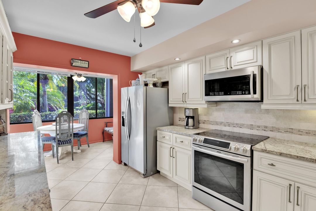 For Sale: $585,000 (3 beds, 2 baths, 1958 Square Feet)