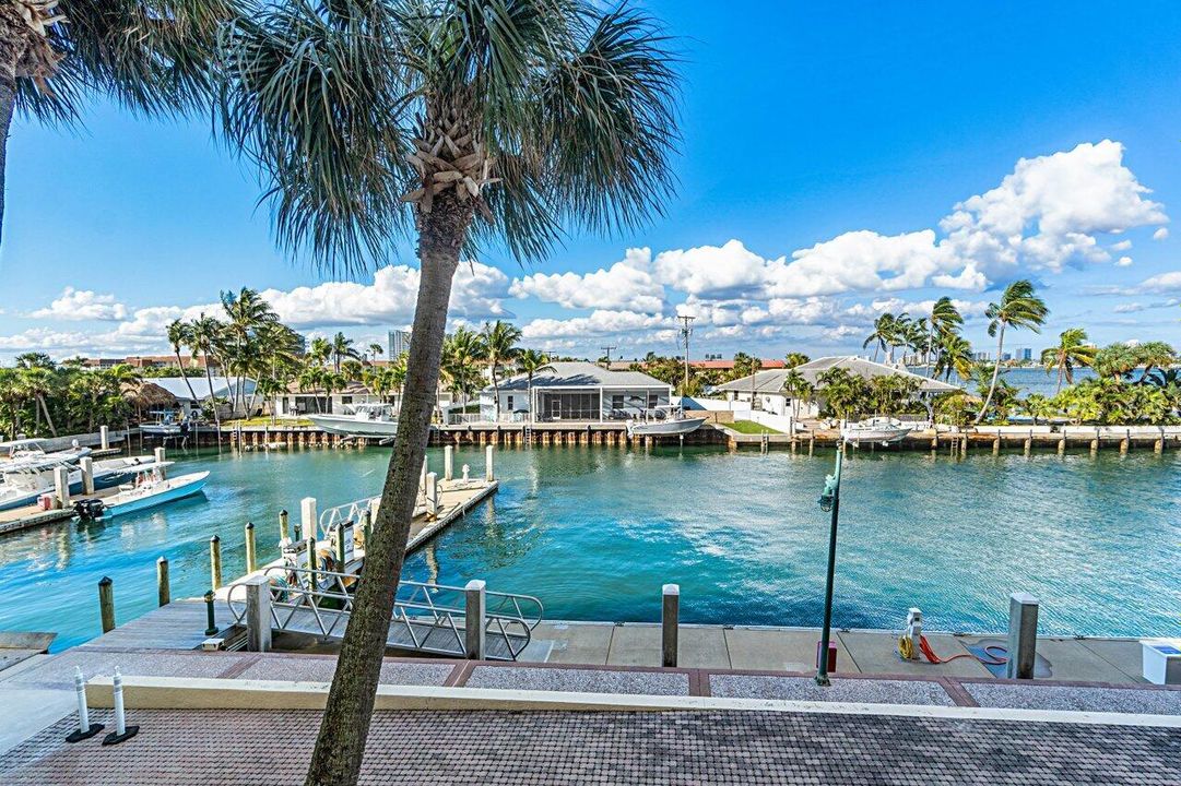 For Rent: $4,500 (2 beds, 2 baths, 1744 Square Feet)