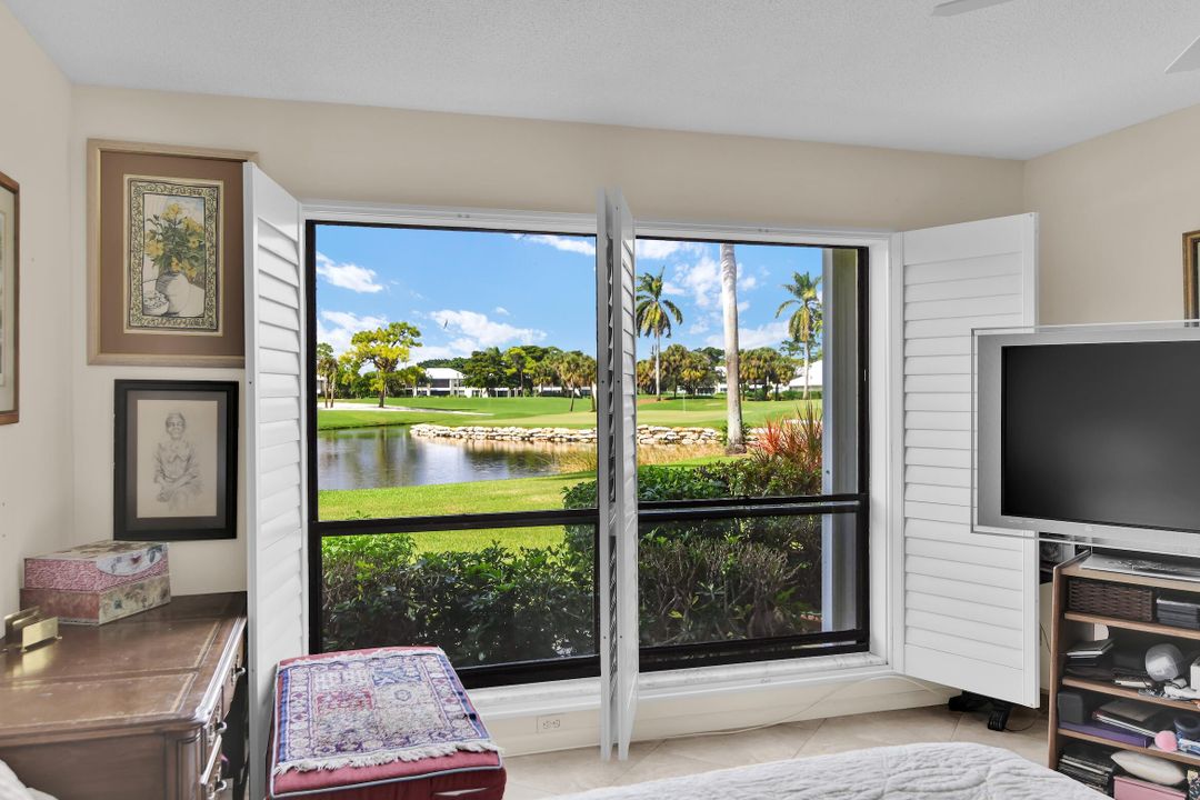 For Sale: $585,000 (3 beds, 2 baths, 1958 Square Feet)