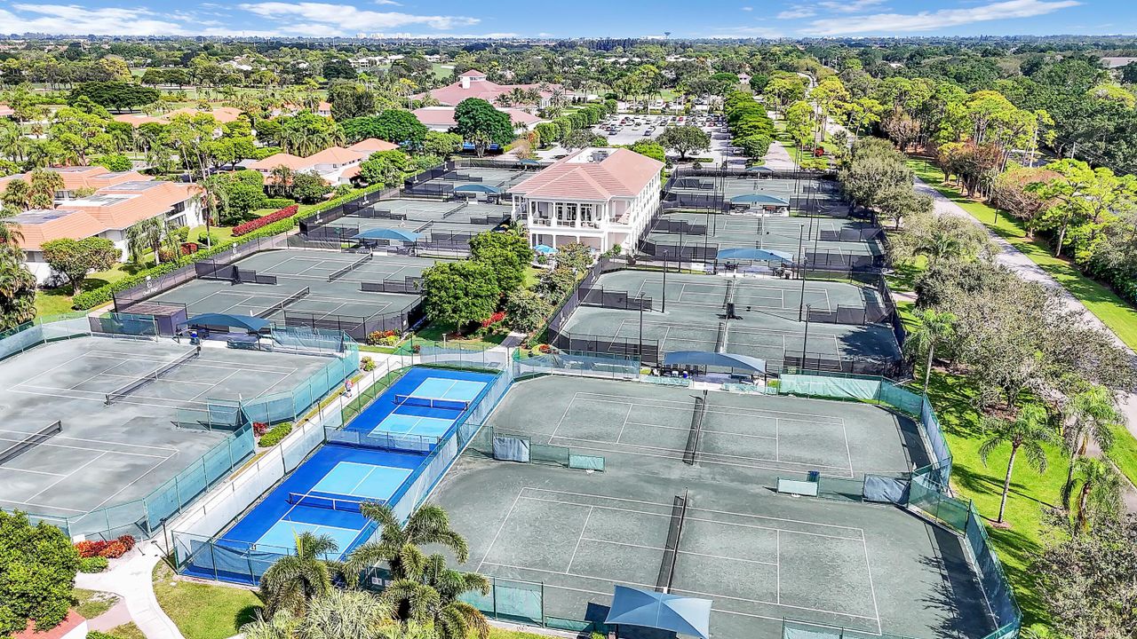 For Sale: $585,000 (3 beds, 2 baths, 1958 Square Feet)