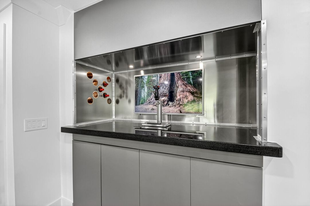 For Rent: $29,900 (5 beds, 4 baths, 4000 Square Feet)