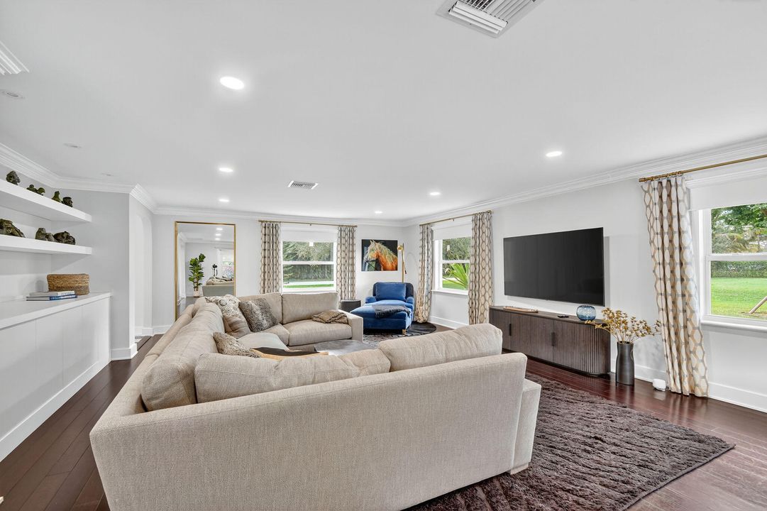 For Rent: $29,900 (5 beds, 4 baths, 4000 Square Feet)