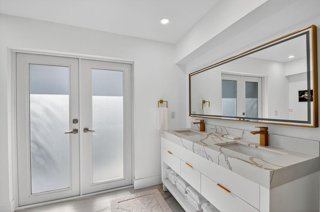 For Rent: $29,900 (5 beds, 4 baths, 4000 Square Feet)