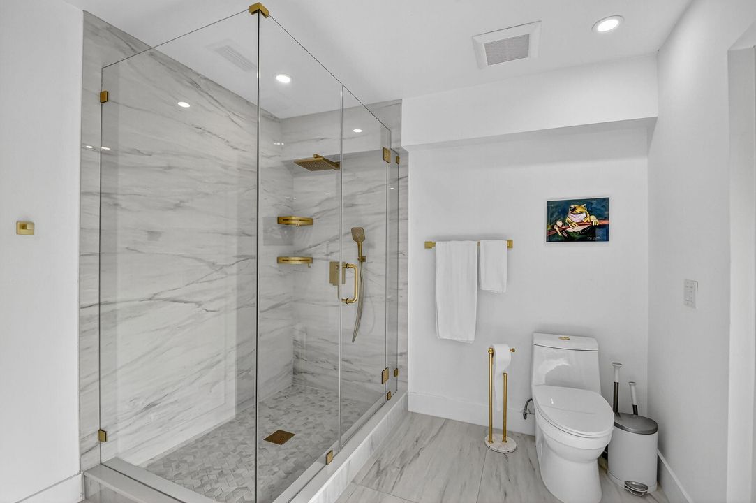 For Rent: $29,900 (5 beds, 4 baths, 4000 Square Feet)