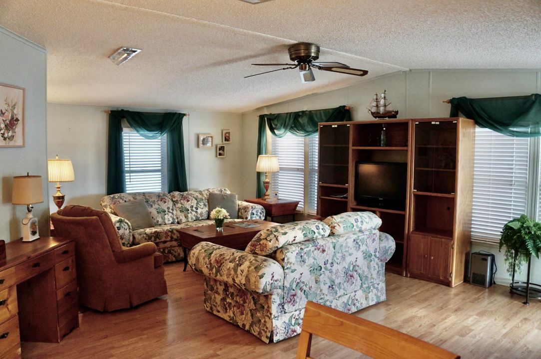 En Venta: $49,999 (2 camas, 2 baños, 1056 Pies cuadrados)