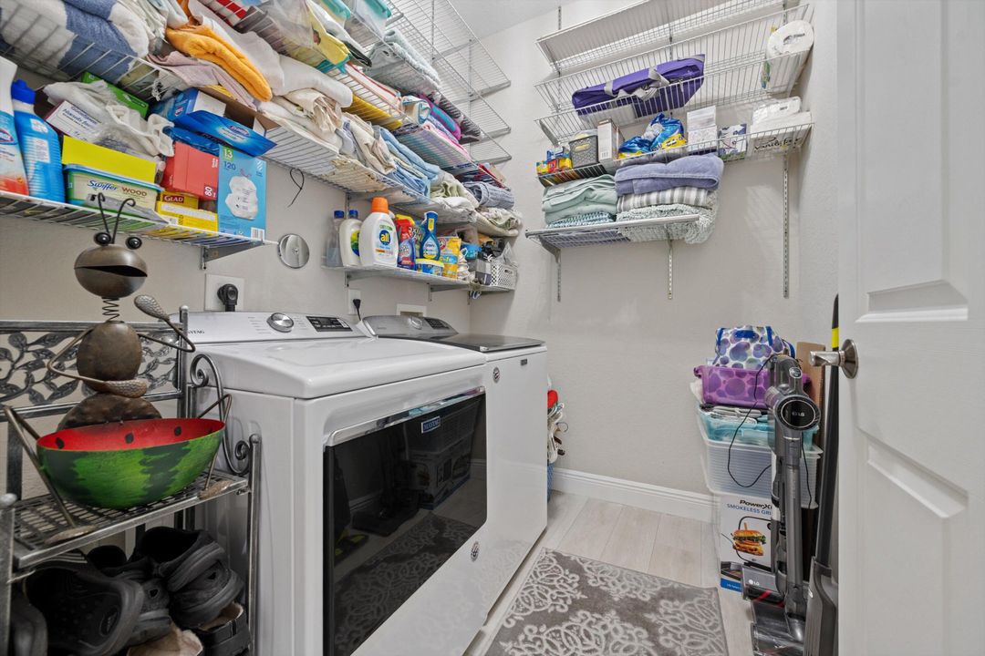 Active With Contract: $439,000 (3 beds, 2 baths, 1455 Square Feet)